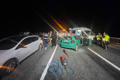 Otomobil demir korkuluklara çarptı: 1 ölü,5 yaralı