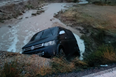 Dereye uçan minibüste 4 kişi yaralandı