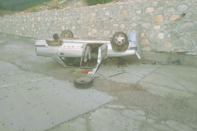 Kontrolden çıkan otomobil şarampole devrildi; 2 yaralı