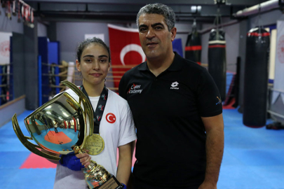 Kick boksta dünya şampiyonu Özlem Melek Korkmaz, yeni madalyalar için hazırlanıyor