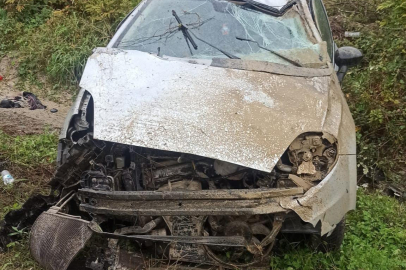 Takla atan otomobilden yaralı kurtuldular