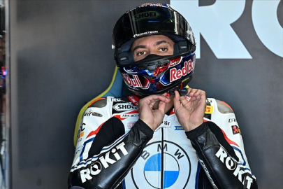 Superbike'ta şampiyonluğa giden Toprak Razgatlıoğlu, başarısıyla beğeni topluyor