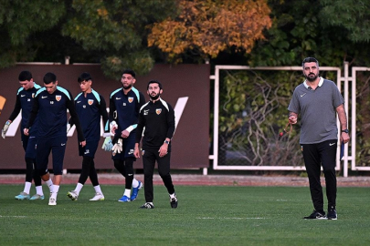 Kayserispor Teknik Direktörü Sinan Kaloğlu takımla ilk antrenmanına çıktı