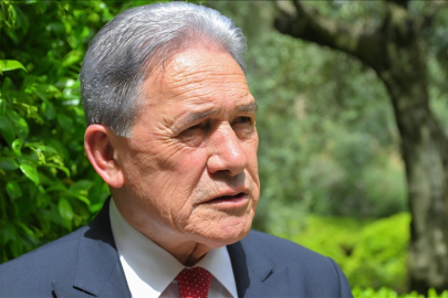 Yeni Zelanda Dışişleri Bakanı Peters konuşurken slogan atan Filistin destekçilerine gözaltı