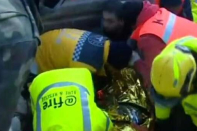 52 saat sonra enkazdan sağ çıkarıldı