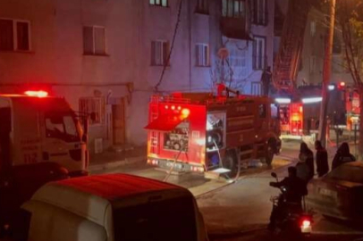 Bursa'da 3 katlı apartmanın çatısı alev alev yandı