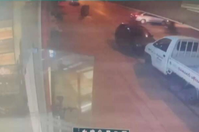 Bursa’da otomobil ile motosiklet sürücüsünün kazaya karıştığı anlar kamerada