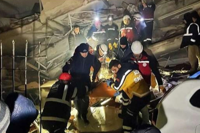 Hatay'da enkazdan 1'i çocuk 4 kişi kurtarıldı