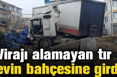 Virajı alamayan tır evin bahçesine girdi