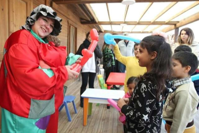 Depremzede çocuklara oyun ve atölyelerle moral