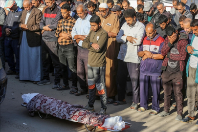 İsrail'in Gazze'nin kuzey ve orta bölgelerine düzenlediği saldırılarda 8 Filistinli hayatını kaybetti