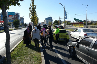 Ticari taksi ile otomobil çarpıştı: 1 yaralı
