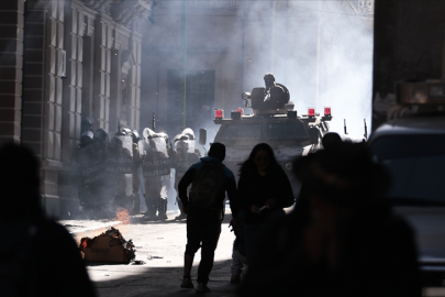 Bolivya Devlet Başkanı Arce, silahlı grubun 3 kışlaya baskın yaparak askerleri rehin aldığını duyurdu
