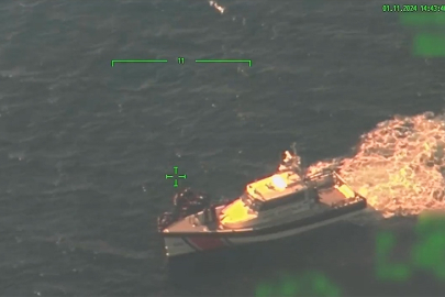 Yunanistan'ın denize bıraktığı bottaki düzensiz göçmenleri Türkiye kurtardı