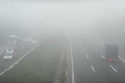 Anadolu Otoyolu ve D-100 kara yolunda sis ulaşımı yavaşlattı