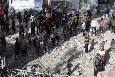 İsrail'in Gazze'de yerinden edilenlerin sığındığı BM okuluna düzenlediği saldırıda 12 kişi öldü