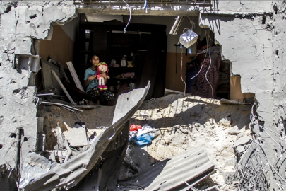 İsrail, Gazze'nin kuzeyinde birbirlerine destek için aynı evde yaşayan aileleri hedef alarak katliamlarını sürdürüyor