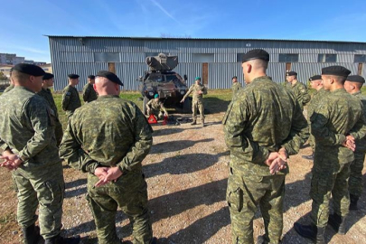 Mehmetçik'ten Kosovalı askerlere Türk zırhlısı "Cobra" eğitimi
