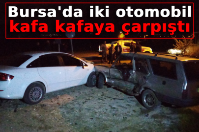 Bursa'da iki otomobil kafa kafaya çarpıştı