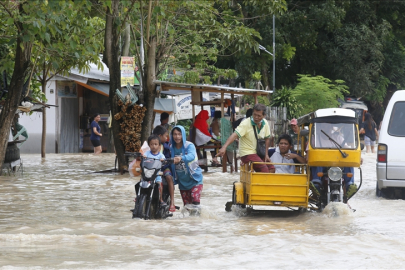 Filipinler'de etkili olan Toraji Tayfunu nedeniyle 2 bin 500 mahallenin tahliyesine karar verildi