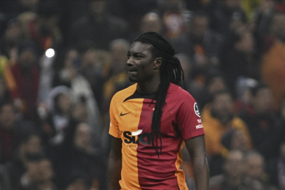 Fransız santrfor Bafetimbi Gomis futbolu bıraktı