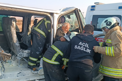Otobüs ile minibüs çarpıştı: 2 yaralı