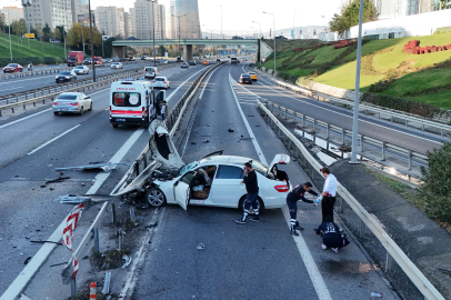 Kontrolden çıkan otomobil refüje çarptı: 1 yaralı