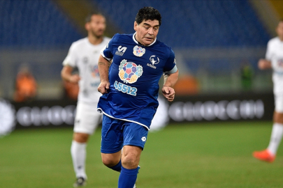 Futbol efsanesi Maradona ölümünün 4. yılında anılıyor