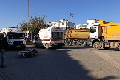Kamyon ile motosiklet çarpıştı: 1’i ağır 2 kişi yaralandı