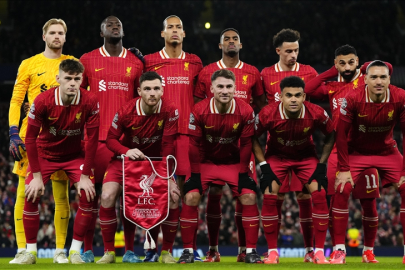 Premier Lig'de lider Liverpool, Manchester City'yi 2 golle geçti