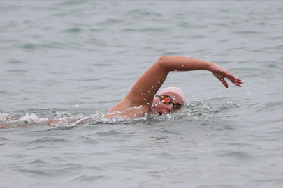 Bengisu Avcı'dan Uluslararası Buz Yüzme Şampiyonası'nda 3 altın madalya