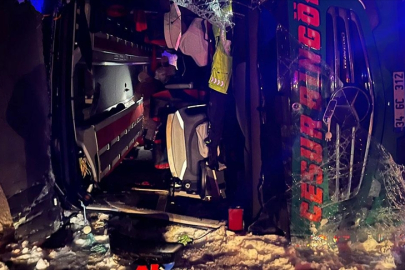 Yolcu otobüsünün devrildiği kazada 2 kişi öldü, 16 kişi yaralandı