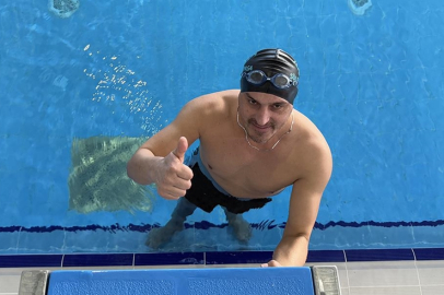 Yürüme yetisini kısmen geri kazandıran yüzmede milli takımı hedefliyor