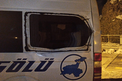 Minibüsün üzerine kaya parçası düştü: 12 yaşındaki çocuk ağır yaralandı