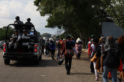 Meksika'dan yola çıkan 1500 kişilik yeni göçmen konvoyu ABD'ye doğru yola çıktı