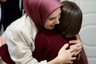 Bakan Göktaş, Sivas'ta koruyucu aileyi ziyaret etti