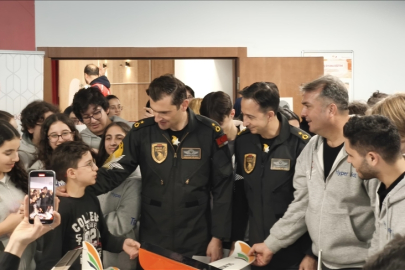 SOLOTÜRK pilotları "Köklerden Göklere Projesi" kapsamında gençlerle buluştu