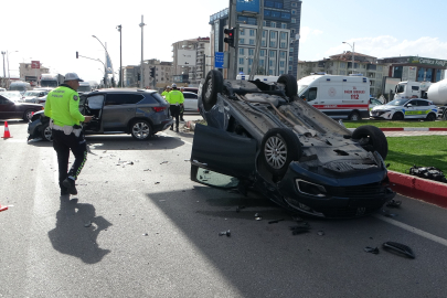 Cip ile çarpışan otomobil ters döndü: 2 yaralı