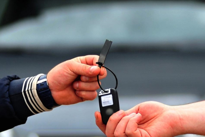 Yargıtay, bedel ödemeden araç alan kişiye dolandırıcılıktan verilen cezayı onadı