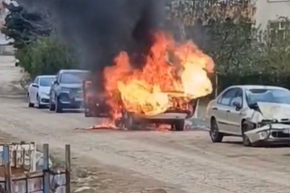 Otomobil alev alev yandı