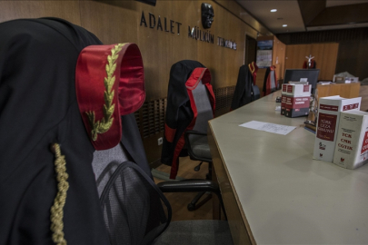 Ehliyet sınavında düzenek kullanarak kopya çeken 49 yaşındaki kadının 4 yıla kadar hapsi istendi