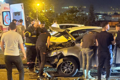 İki otomobil çarpıştı: 4 kişi yaralandı