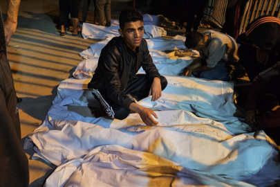 İsrail'in Gazze'nin birçok bölgesine düzenlediği yoğun hava saldırılarında 106 Filistinli hayatını kaybetti