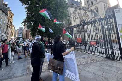 Cambridge öğrencileri, İsrail'le ilişkilerin kesilmesi talebiyle çadırlar kurarak eylem başlattı