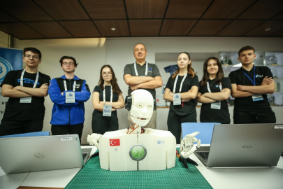 Liseliler “işaret dili bilen insansı robot” geliştirdi