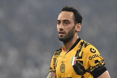 Hakan Çalhanoğlu: Tarih, her zaman dimdik duranları hatırlar