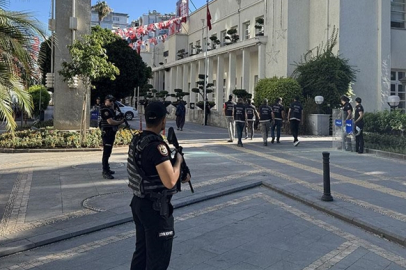 İstanbul merkezli 3 ayrı yolsuzluk soruşturmasında gözaltına alınan 13 şüpheli adliyede