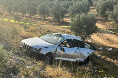 Otomobil zeytin bahçesine uçtu: Baba öldü, eşi ve çocukları yaralandı