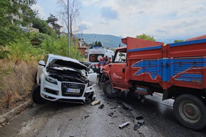 Kamyonet ile cip çarpıştı: 4'ü çocuk 5 yaralı