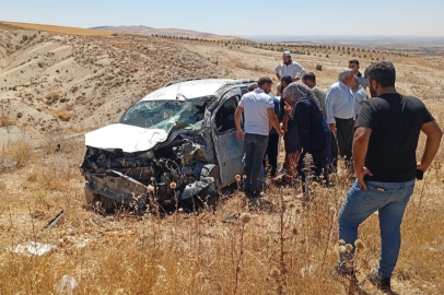 Hafif ticari araç şarampole yuvarlanarak takla attı